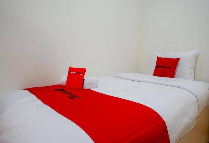 Номер Стандарт Индивидуальный, Reddoorz Near Alun Alun Kudus 2