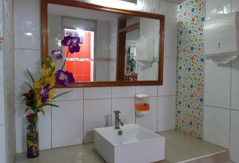 デラックススタジオ, Auditorio & Centro De Capacitaciones Central Park Pucallpa