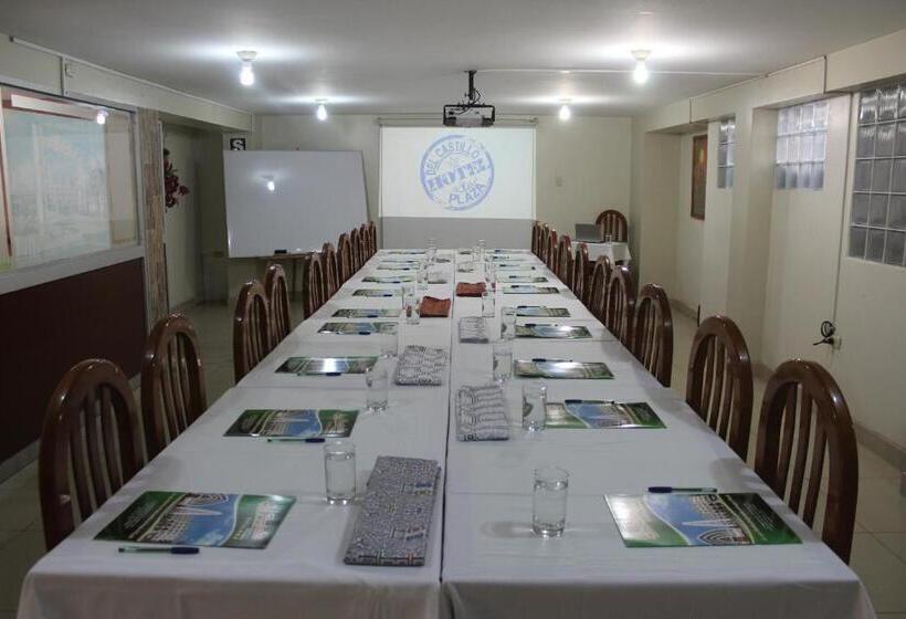 デラックススタジオ, Auditorio & Centro De Capacitaciones Central Park Pucallpa