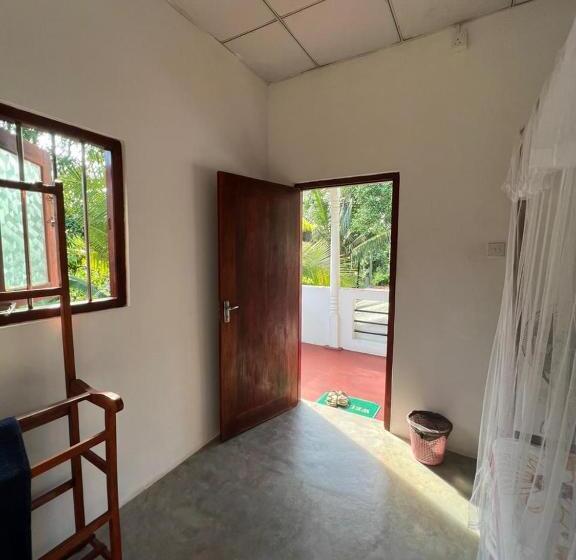 חדר אקונומי, Jungle Villa