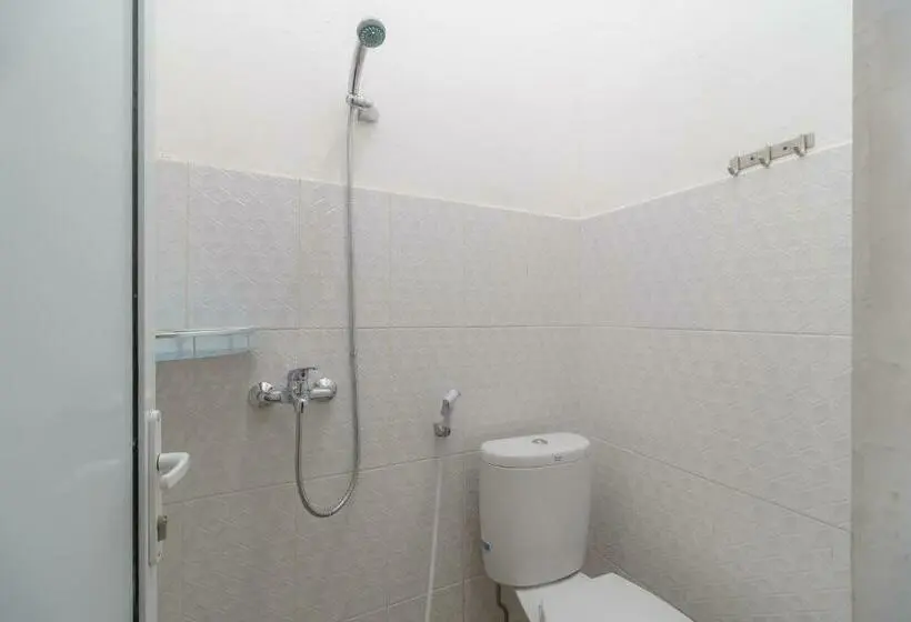 スタンダードルーム, Reddoorz Plus At Grand Tara Homestay Palembang