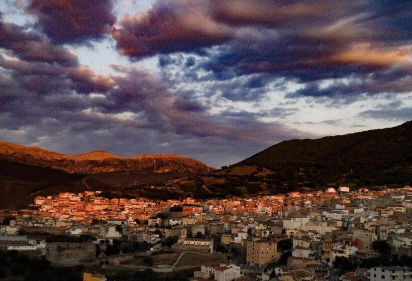 Standard room with outdoor bath, Santu Bustianu