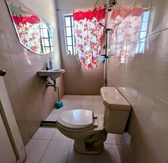 Vuode Makuusalissa, Screaming Gecko Hostel