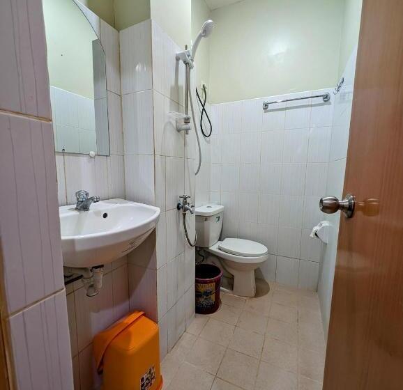 اتاق خانوادگی, Screaming Gecko Hostel