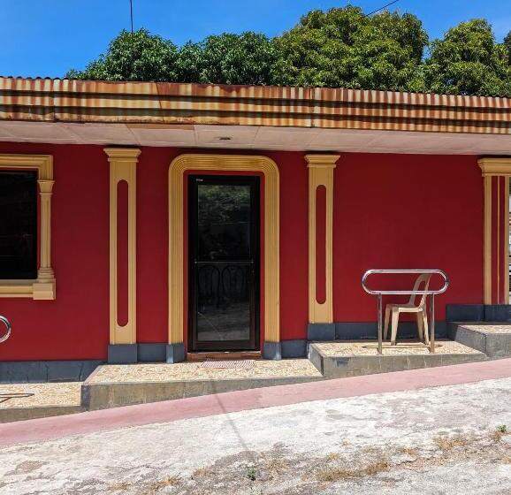 اتاق استاندارد سه نفره, Screaming Gecko Hostel