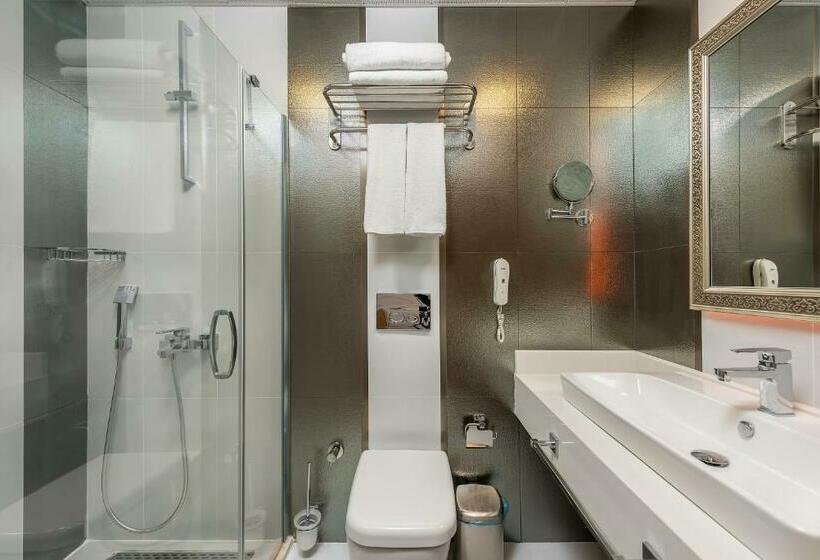 اتاق خانوادگی با چشم‌انداز باغ, The Marilis Hill Resort