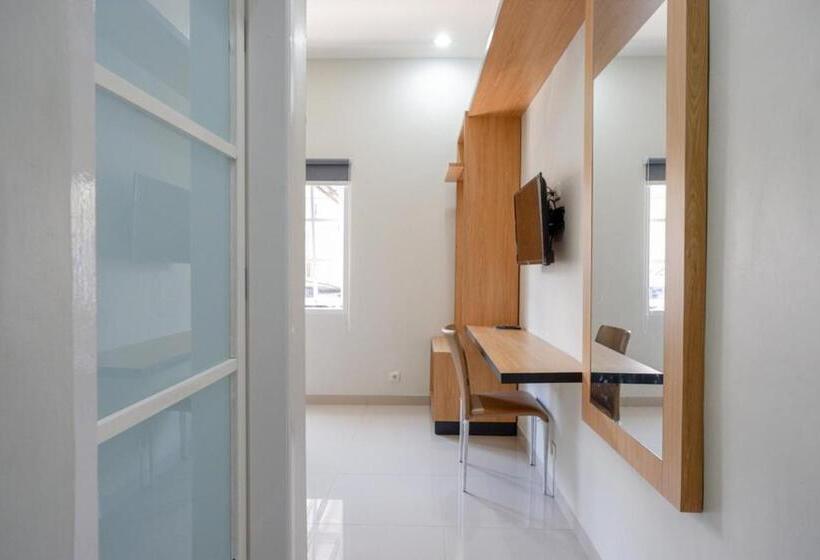 스탠다드 룸, Reddoorz Syariah Near Mutiara Sis Al Jufrie Airport Palu 2