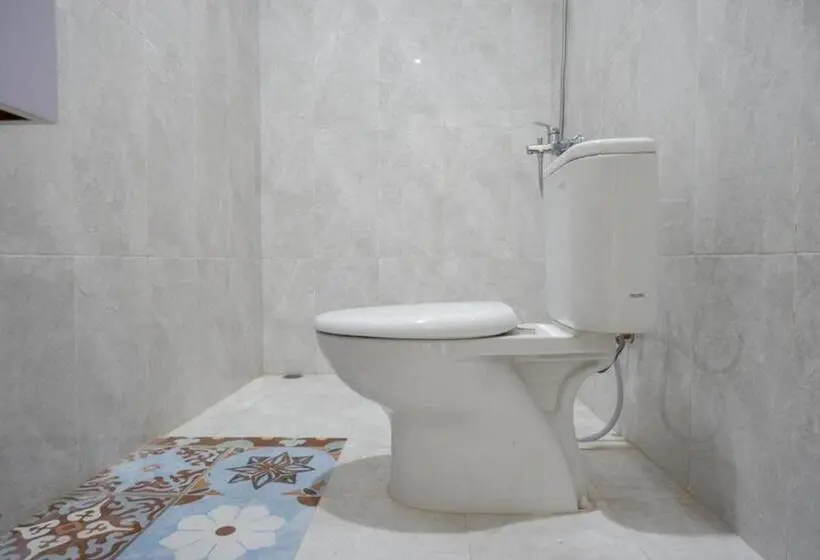デラックスルーム, Reddoorz Syariah Near Mutiara Sis Al Jufrie Airport Palu 2