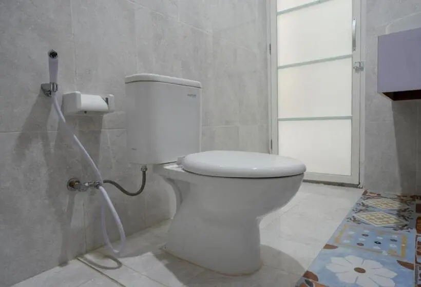 デラックスルーム, Reddoorz Syariah Near Mutiara Sis Al Jufrie Airport Palu 2