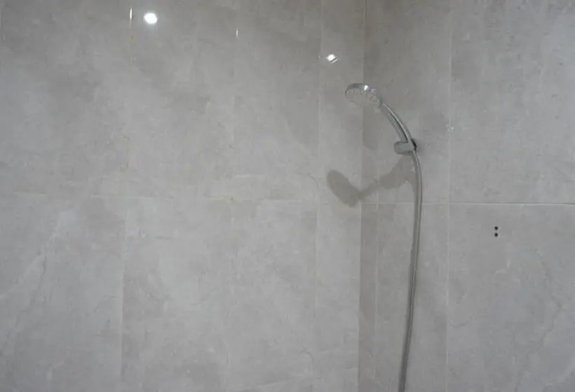 デラックスルーム, Reddoorz Syariah Near Mutiara Sis Al Jufrie Airport Palu 2
