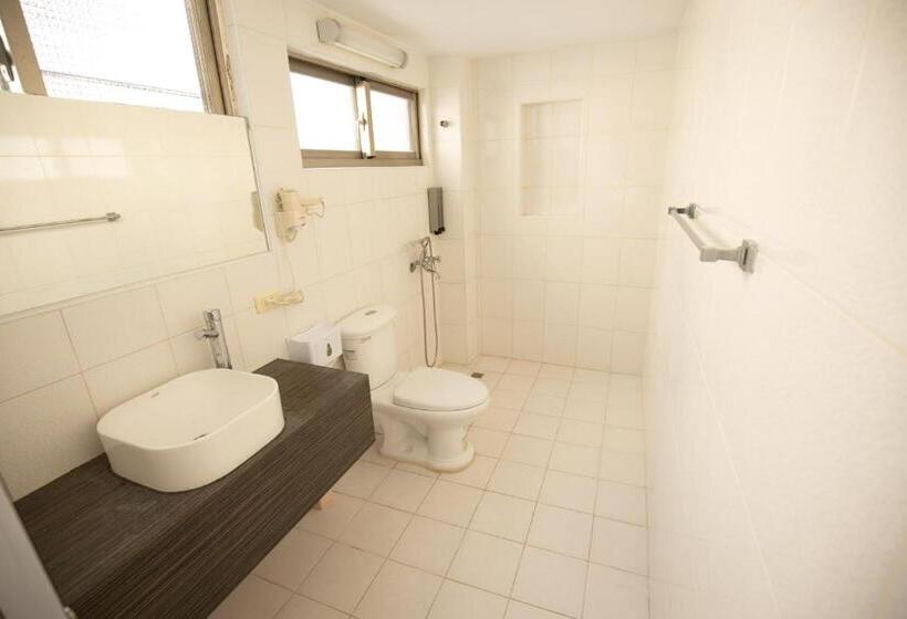 اتاق استاندارد چهارنفره با بالکن, Youi98 Guesthouse一層一戶大坪數套房#本國旅客須先匯款