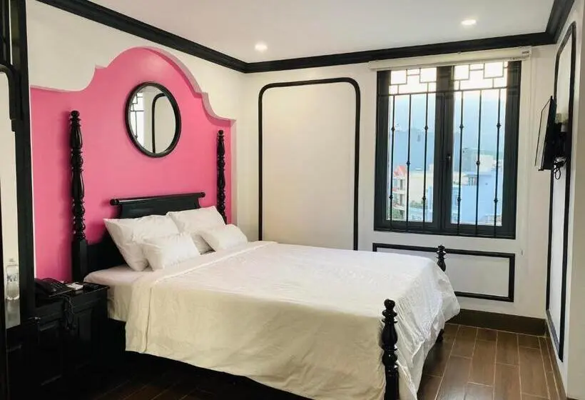 اتاق استاندارد با بالکن, The Fancy House