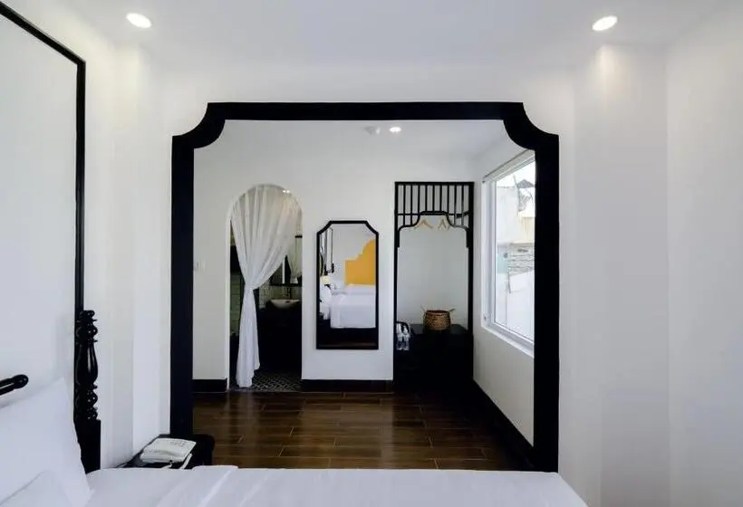 اتاق استاندارد چهارنفره با بالکن, The Fancy House