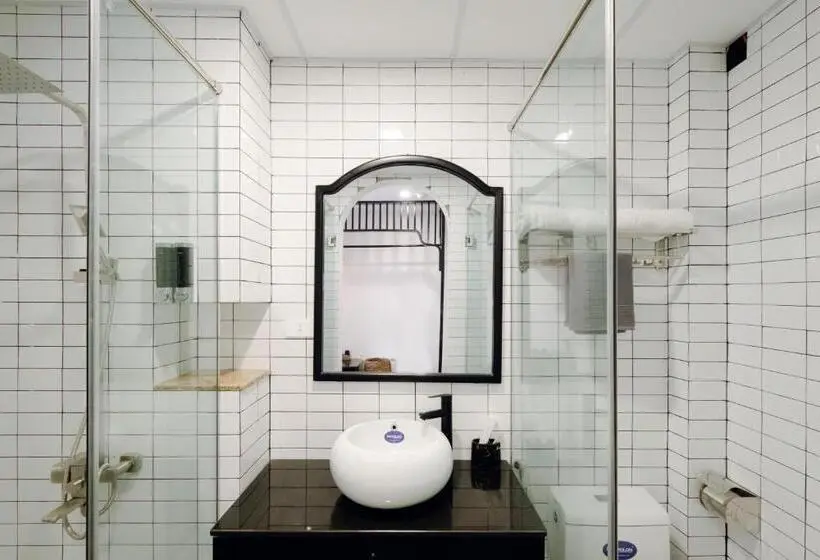 اتاق استاندارد با تخت بزرگ, The Fancy House