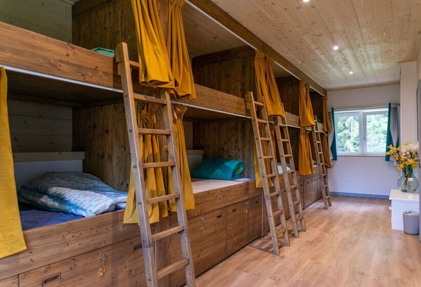 מיטה בחדר משותף, Sanskriti