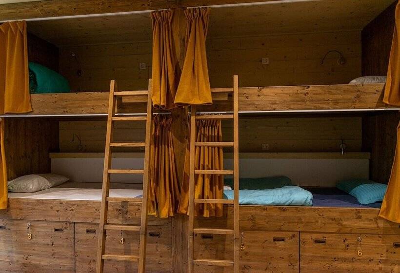 מיטה בחדר משותף, Sanskriti