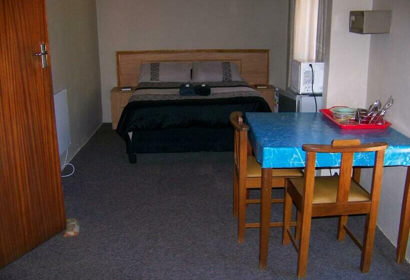 اتاق استاندارد, Strelitzia Guest House