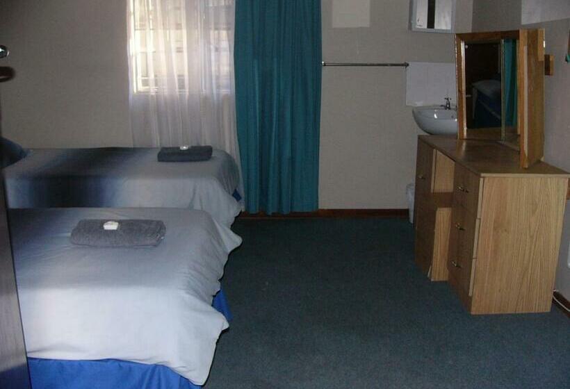 اتاق استاندارد سه نفره, Strelitzia Guest House