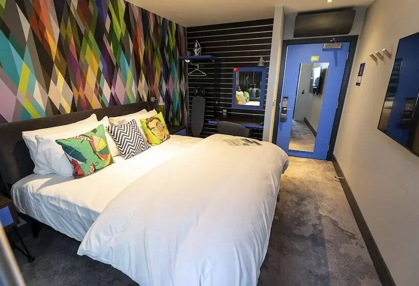 スタンダードルーム, Village Hotel Basingstoke