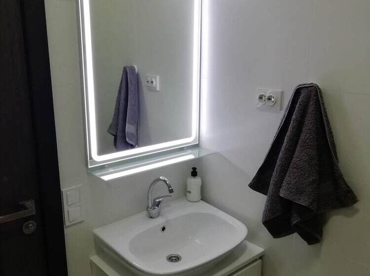 バス共有のスタンダードルーム, Urban Rooms San Roque With Solarium