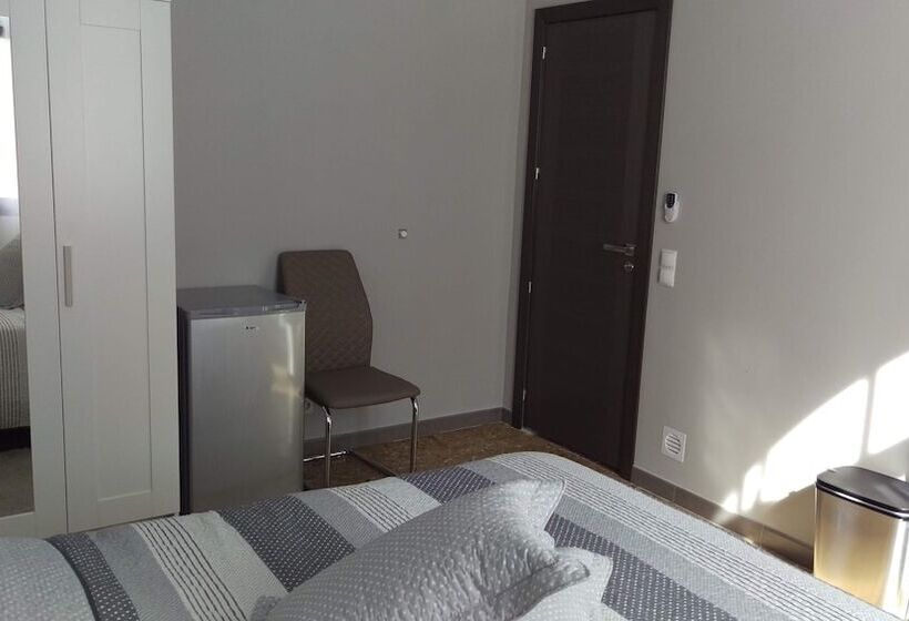 バス共有のスタンダードルーム, Urban Rooms San Roque With Solarium