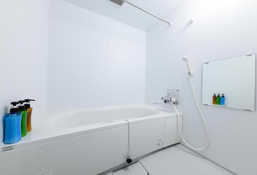 חדר משפחתי, Sakura93