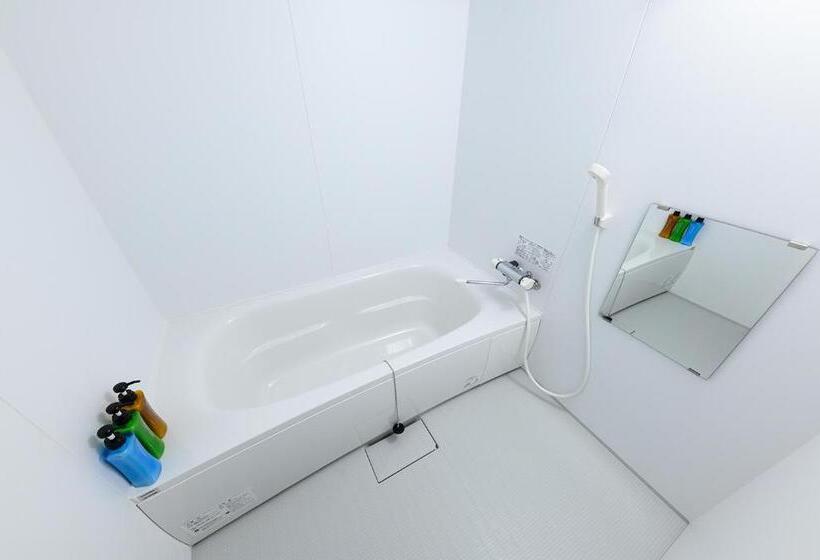 חדר משפחתי, Sakura93