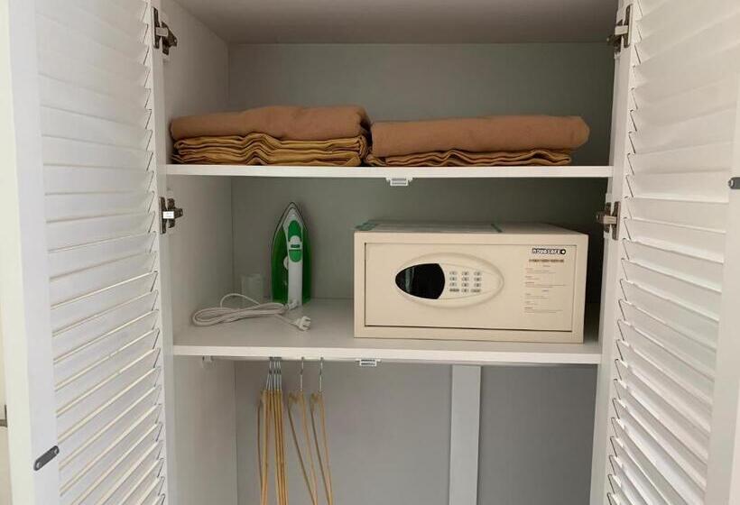 اتاق استاندارد با تخت بزرگ برای معلولان, Aves Hotel Montezuma