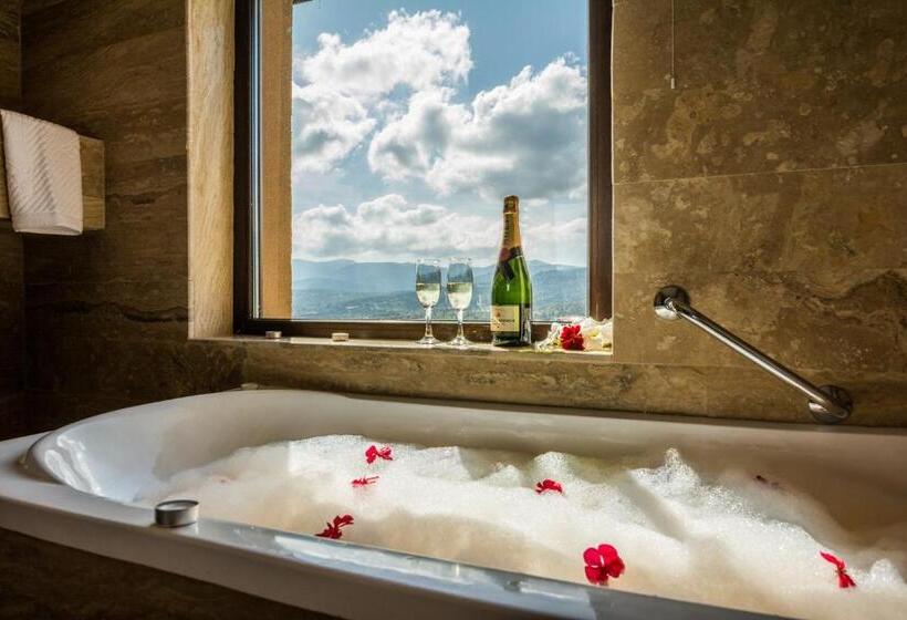 חדר דלוקס נוף לאגם, Katalina Spa Resort