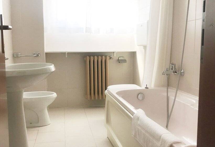 اتاق استاندارد یک نفره, Uniho Hostel