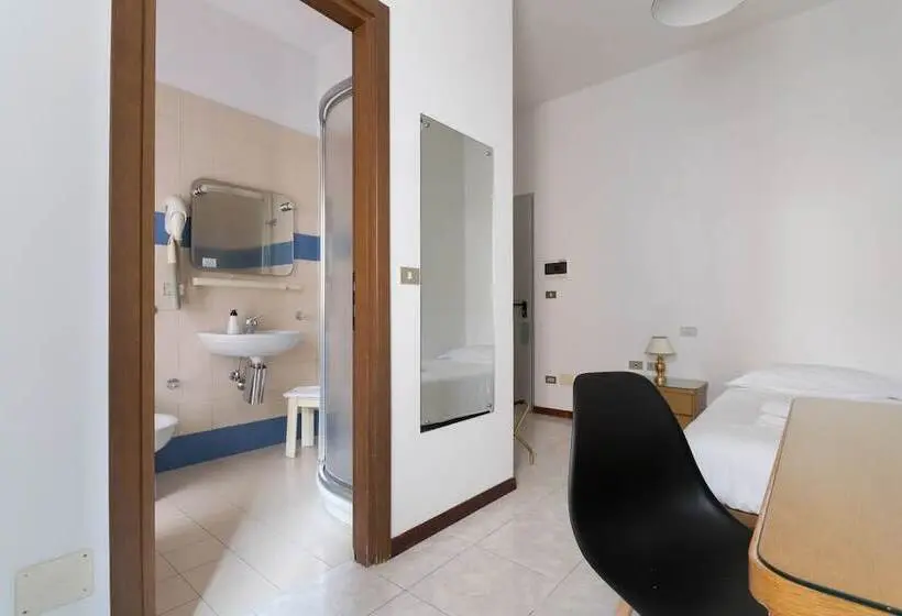 اتاق استاندارد یک نفره, Uniho Hostel