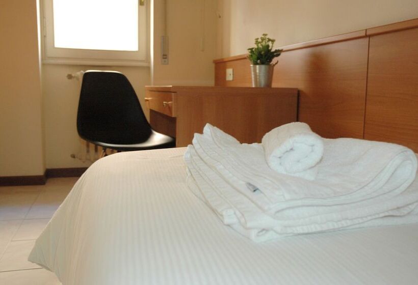 اتاق استاندارد یک نفره, Uniho Hostel