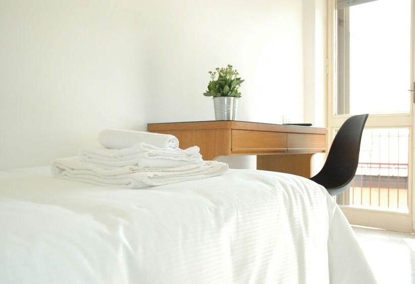 اتاق استاندارد یک نفره, Uniho Hostel