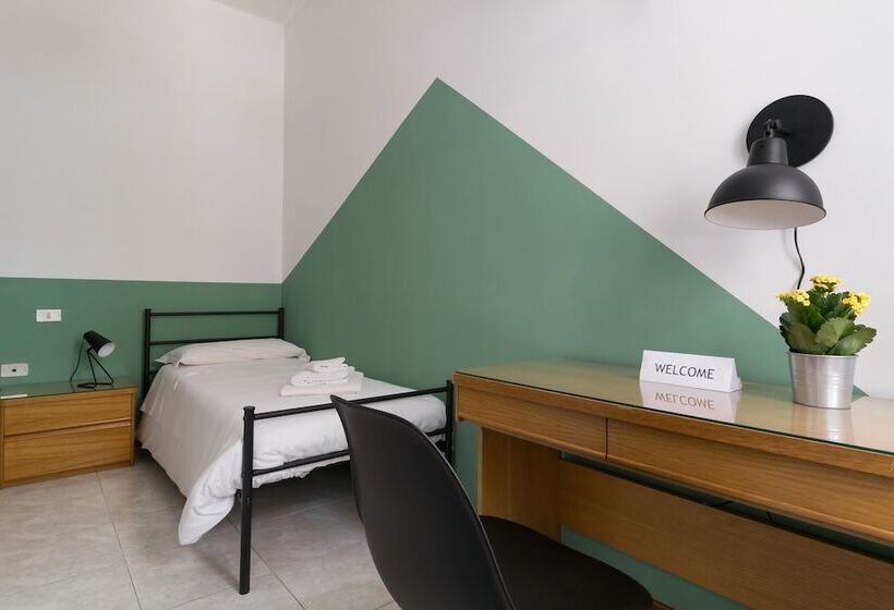 اتاق استاندارد یک نفره, Uniho Hostel