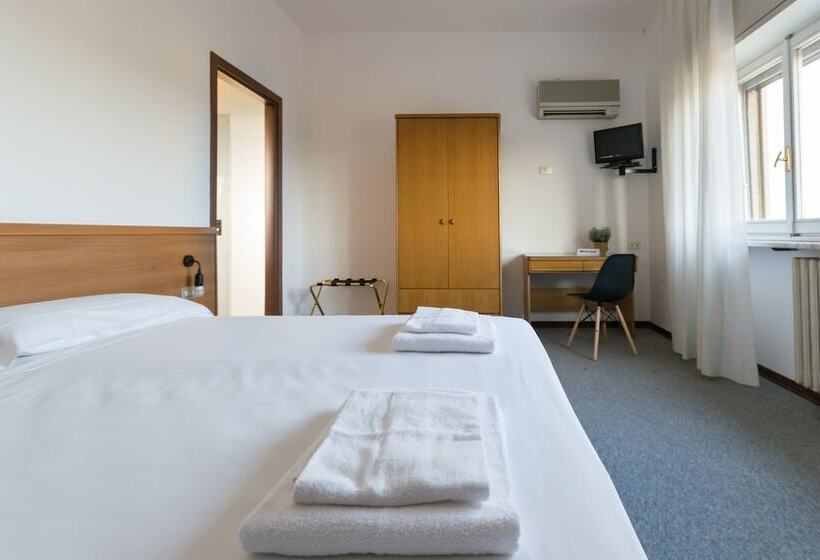 اتاق استاندارد, Uniho Hostel