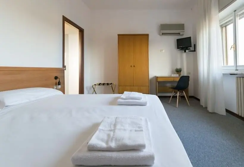 اتاق استاندارد, Uniho Hostel