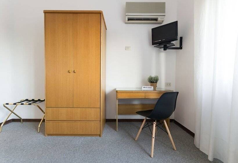 اتاق استاندارد, Uniho Hostel