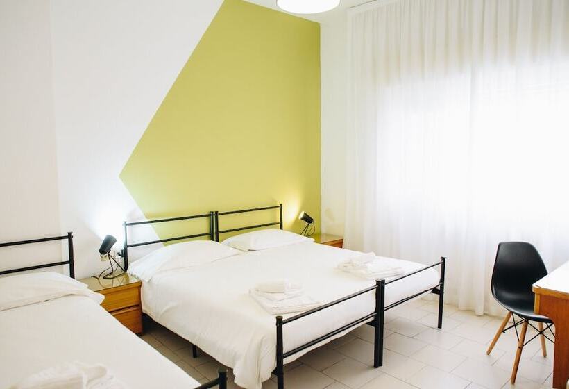 اتاق استاندارد سه نفره, Uniho Hostel