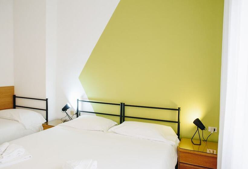 اتاق استاندارد سه نفره, Uniho Hostel