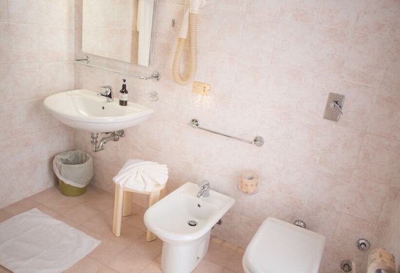 اتاق استاندارد چهار تخته, Uniho Hostel