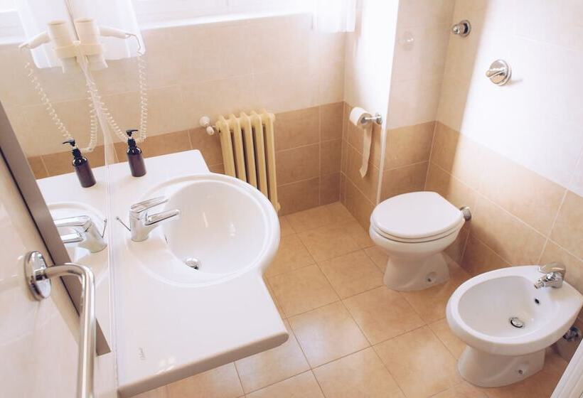 اتاق استاندارد چهار تخته, Uniho Hostel