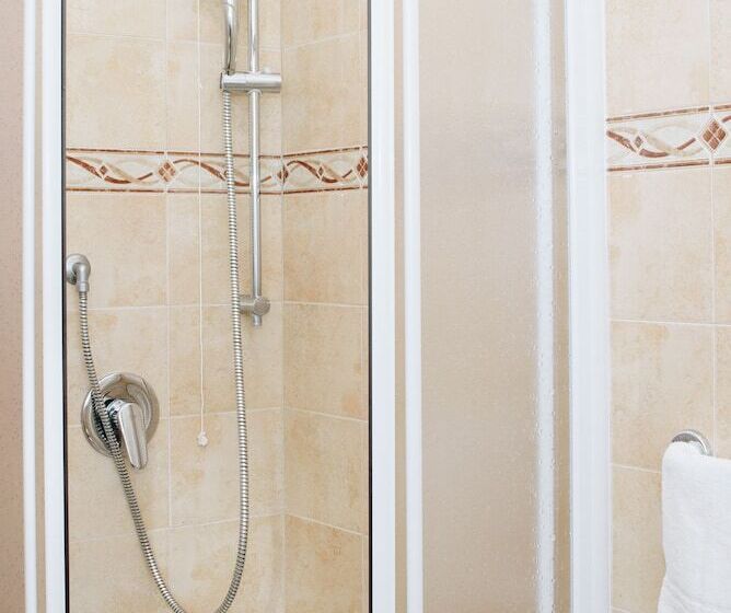 اتاق استاندارد چهار تخته, Uniho Hostel