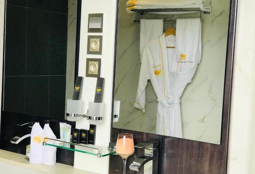 اتاق استاندارد با چشمانداز استخر, Boun S