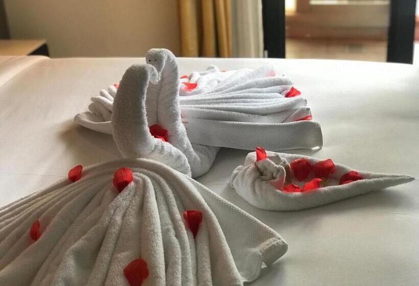 اتاق استاندارد با چشمانداز استخر, Boun S