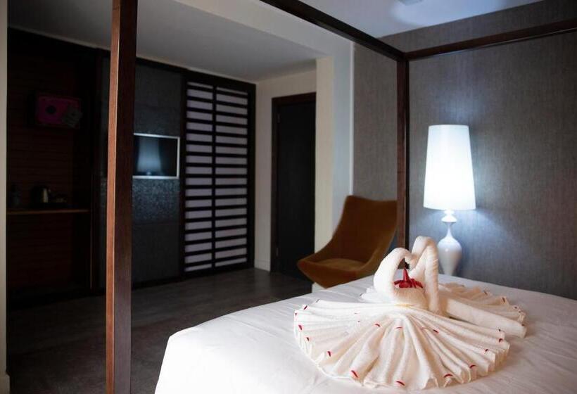 اتاق استاندارد با چشمانداز استخر, Boun S