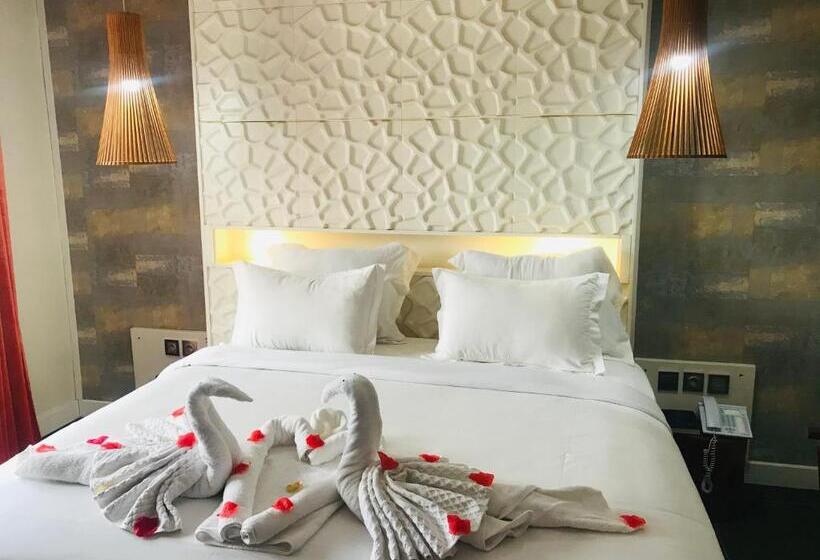 اتاق استاندارد با تخت بزرگ, Boun S