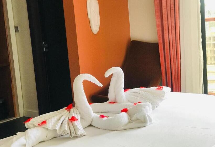 اتاق استاندارد با تخت بزرگ, Boun S