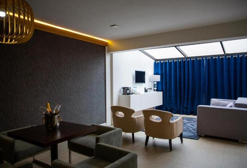 سوییت سوپریور, Boun S