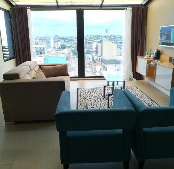 سوییت سوپریور, Boun S