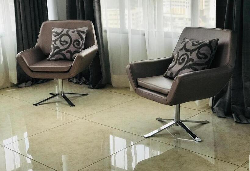 سوئیت با وان آب گرم, Boun S